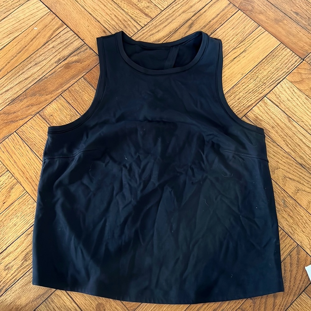 Lululemon cropped Muscle Tank- split back size 6
